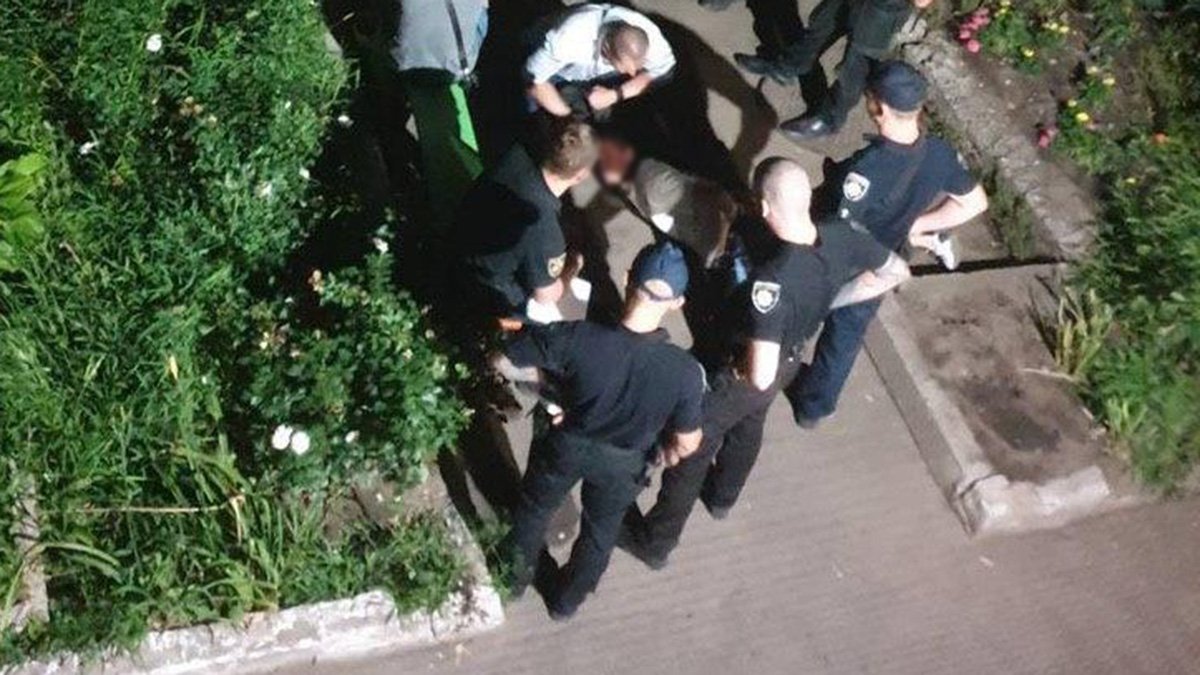 Потасовка и стрельба в центре Днепра: видео с камер наблюдения