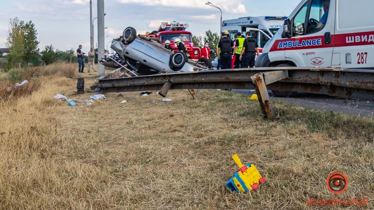 В аварии на Полтавском шоссе погиб годовалый мальчик: фото и видео с места происшествия