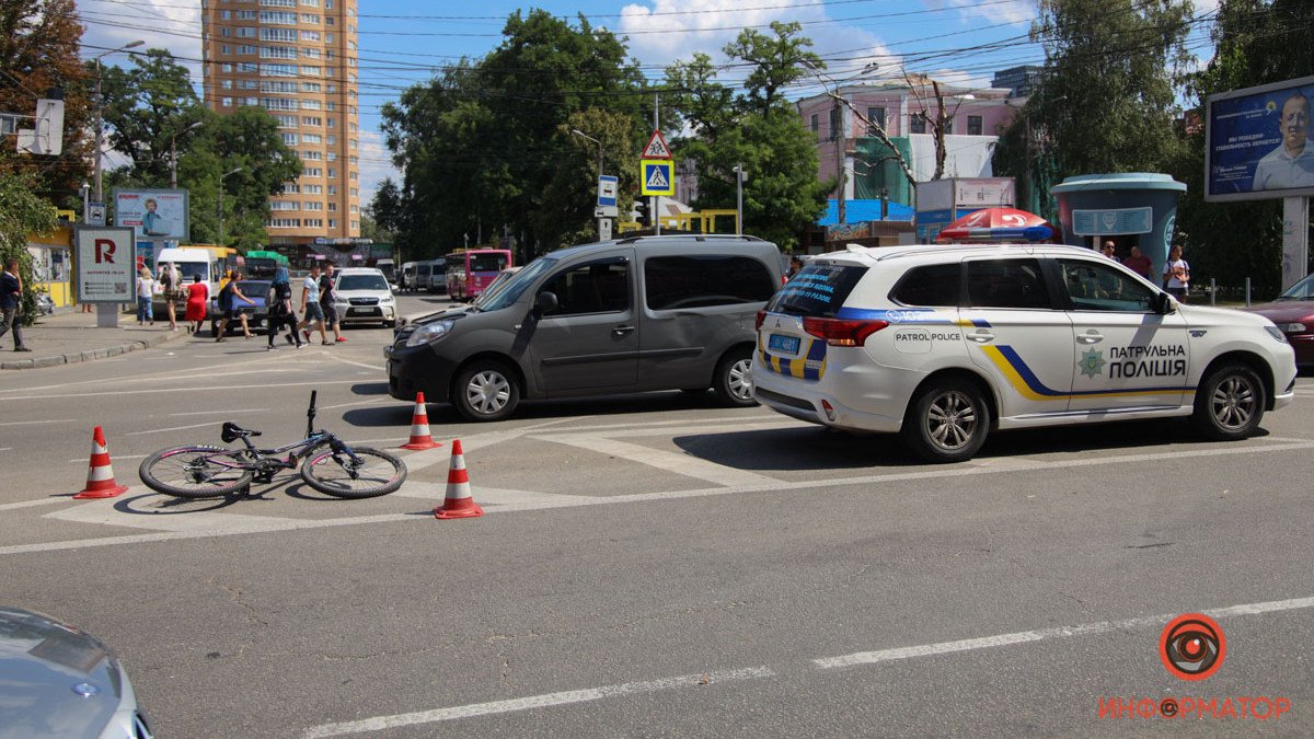 В Днепре на Коцюбинского микроавтобус сбил несовершеннолетнего велосипедиста и попытался скрыться