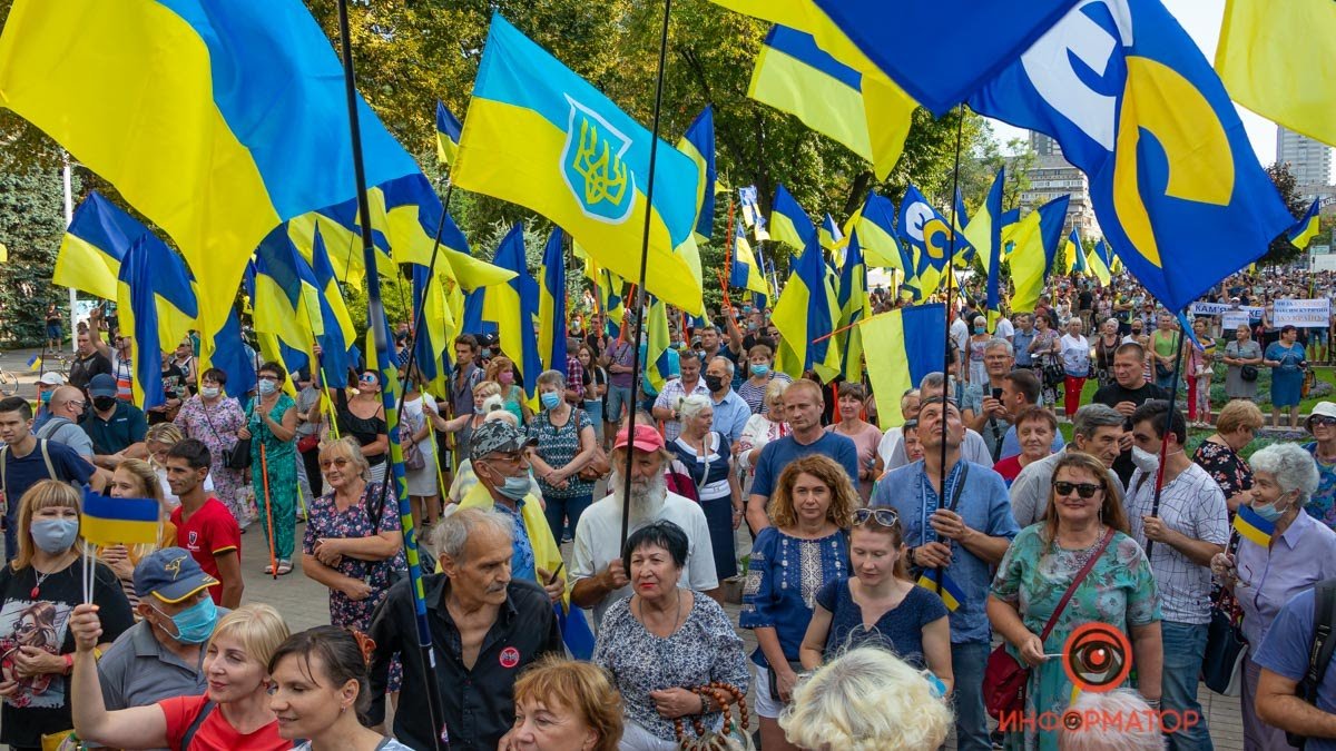Флаги, музыка, единство: в центре Днепра прошла акция "Патріоти, єднаймося!"