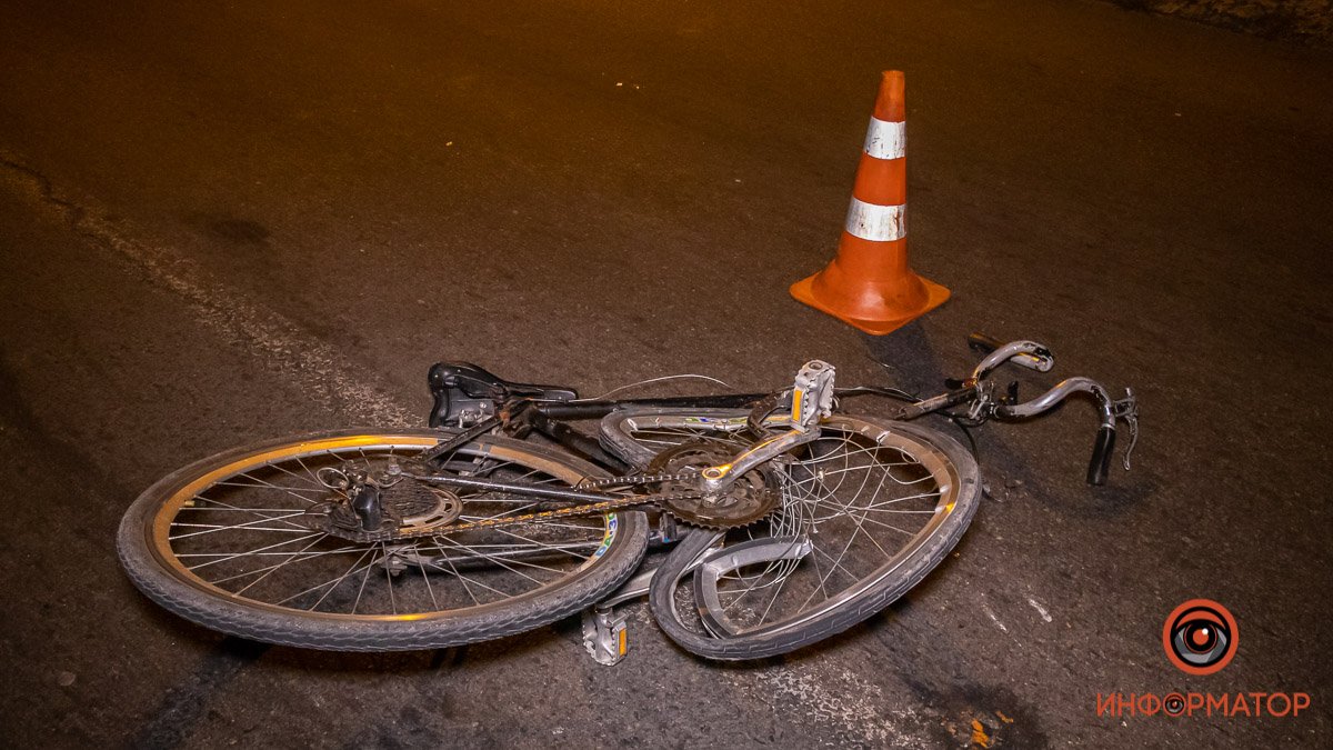 В Днепре на Новошкольной Mazda насмерть сбила велосипедиста