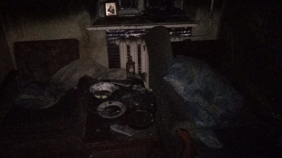 В Днепре на Мандрыковской горел одноэтажный дом: пострадала женщина