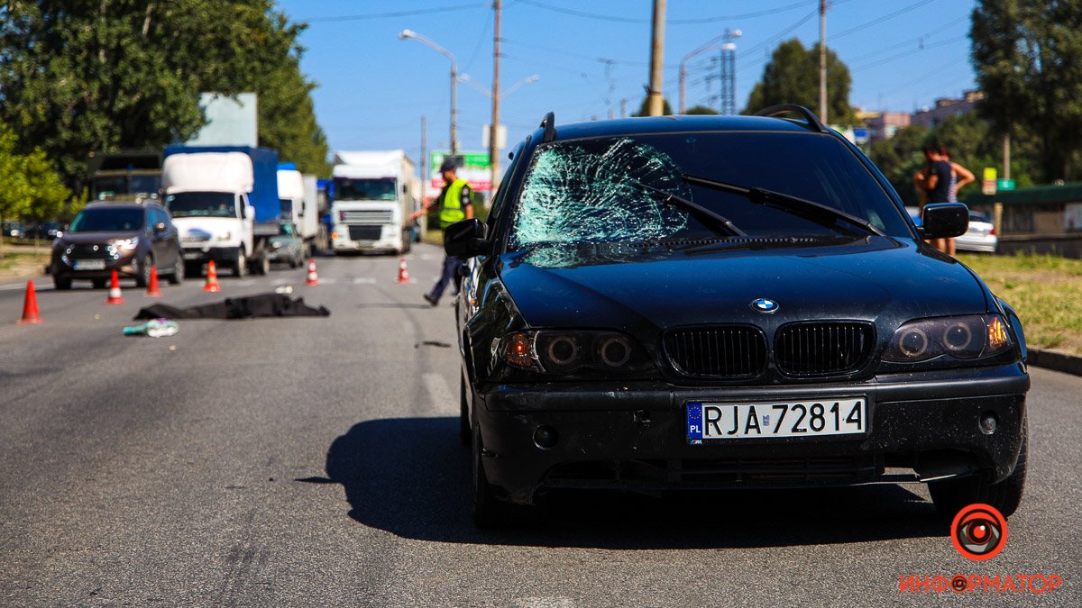В Днепре на Донецком шоссе BMW насмерть сбил женщину на пешеходном переходе