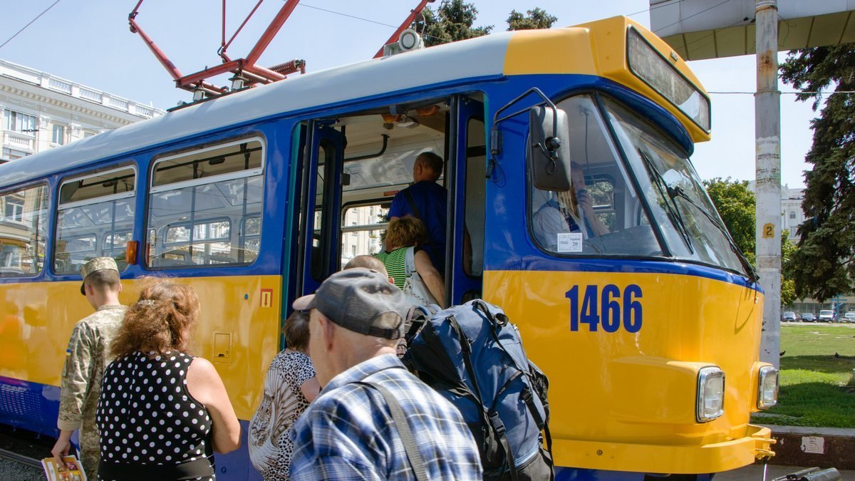 В Днепре три дня трамваи №18 и №19 будут ездить по сокращенным маршрутам