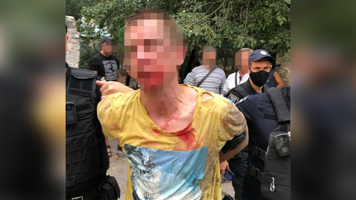 В Днепре на Бажова мужчина бросил гранату в людей: подробности от полиции
