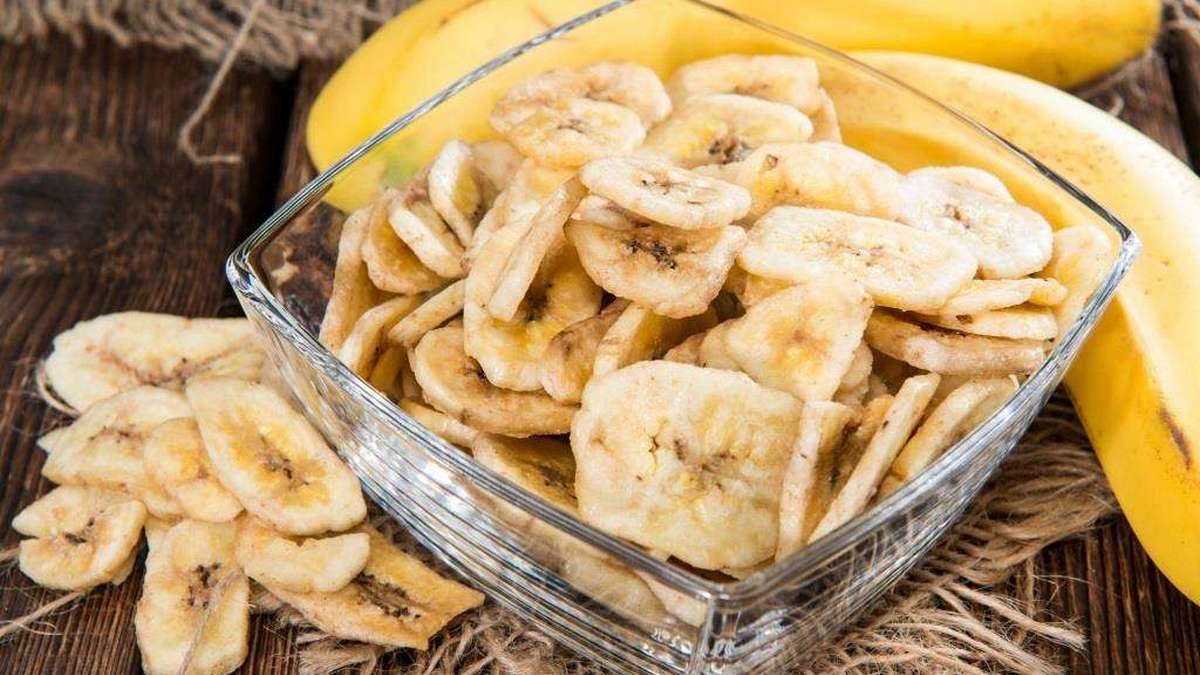 Полезные и вкусные рецепты: как приготовить банановые чипсы в домашних условиях