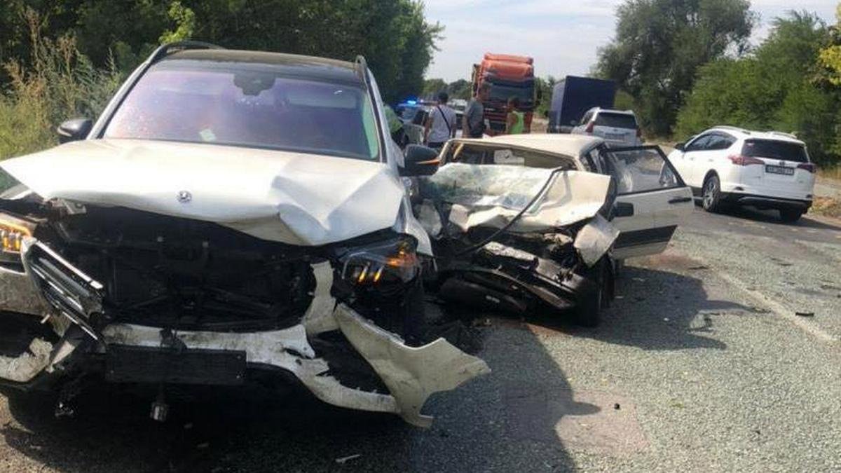 В аварии под Днепром погибли три человека: водителя Mercedes взяли под стражу