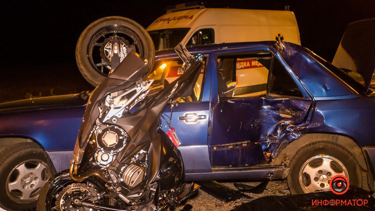 В Днепре на Аэропортовской столкнулись мотоцикл и Mercedes: погиб мужчина