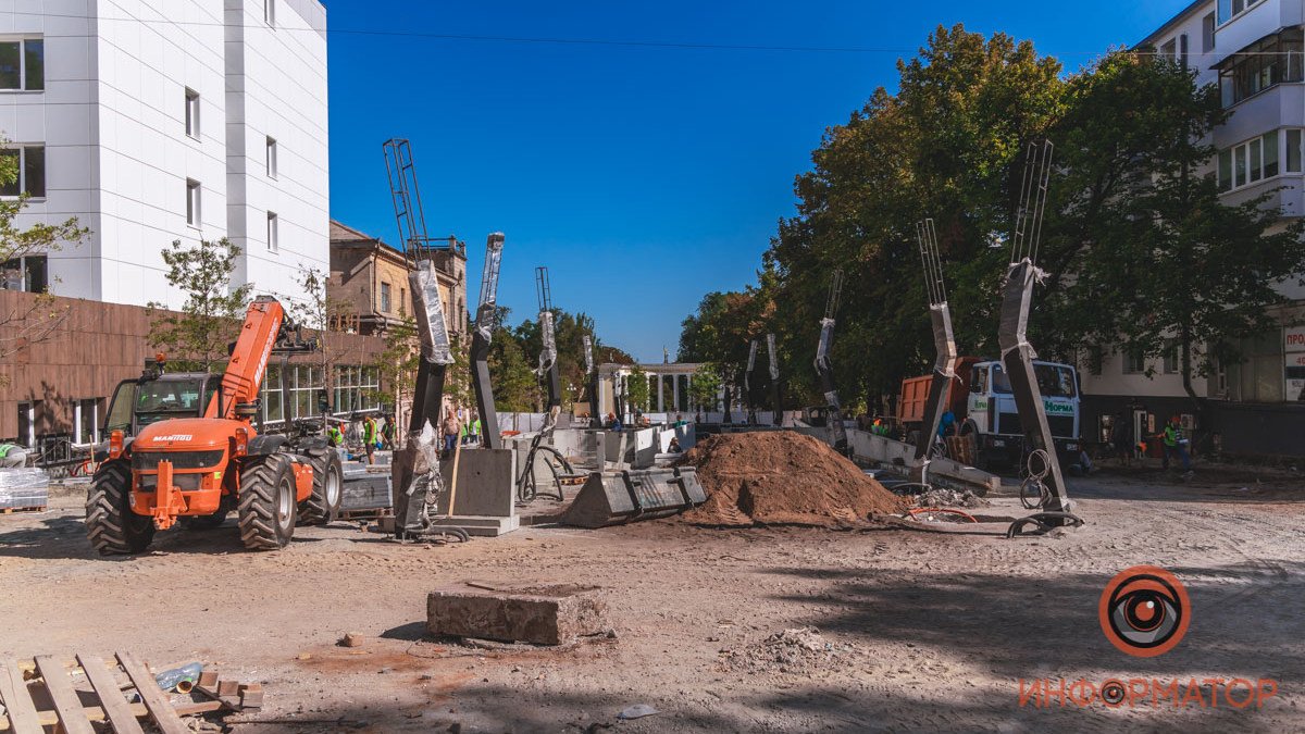 В Днепре на улице Яворницкого не умолкает коммунальная техника: как продвигаются работы