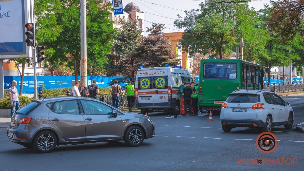 В Днепре на Яворницкого маршрутка переехала женщину: она скончалась на месте
