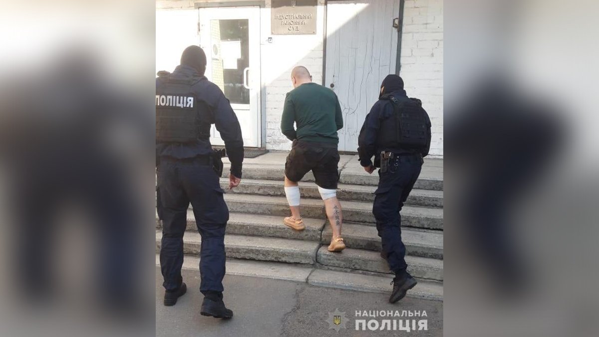 Суд Днепра арестовал одного из подозреваемых в двойном убийстве в Никополе