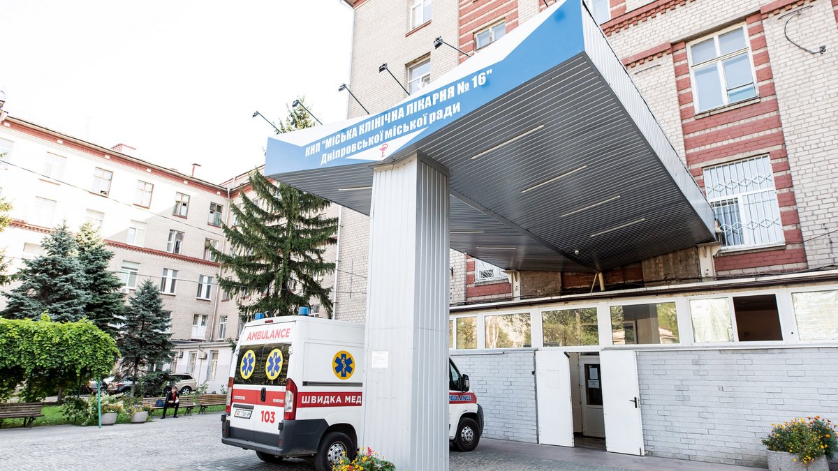 Интерпайп и БФ “Відродження регіону” передали в больницу №16 оборудование для пациентов с тяжелыми пневмониями