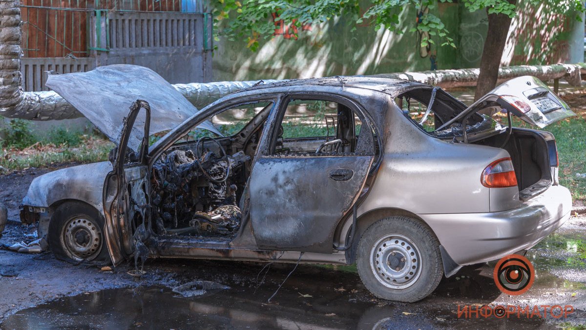 В Днепре на Новокрымской горели два Daewoo