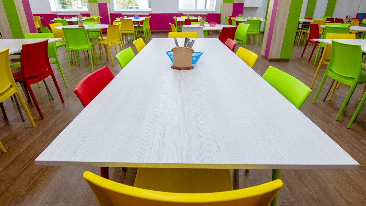 Новая кровля, яркий дизайн и уютные столовые: в школах Днепра проводят капитальные ремонты