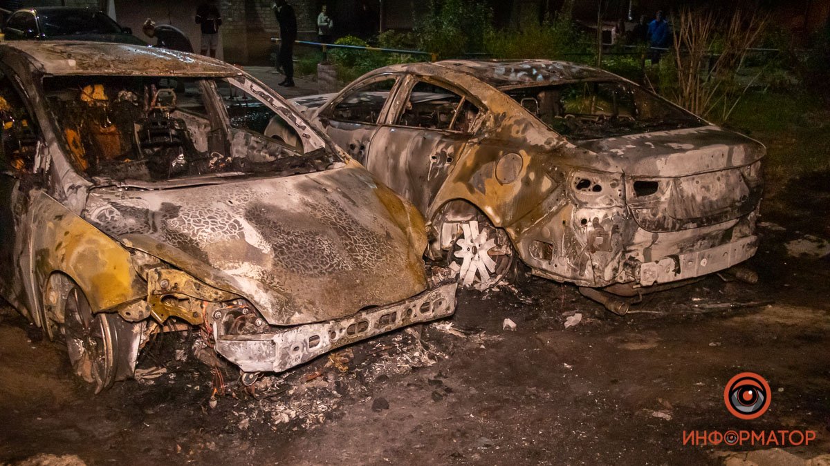 В Днепре на проспекте Богдана Хмельницкого горели Mazda и Ford
