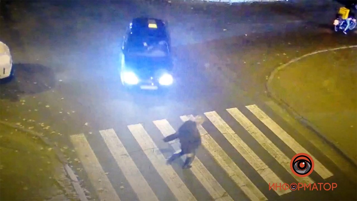 В Днепре на Абхазской водитель Lada сбил мужчину, который перебегал пешеходный переход