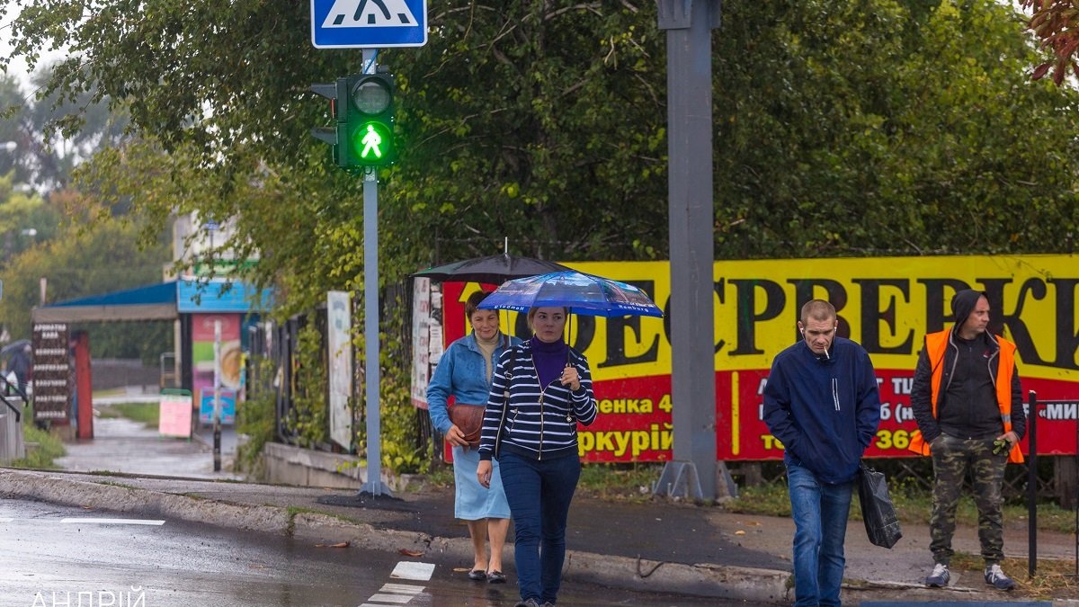 В Каменском на перекрестке проспектов Аношкина и Тараса Шевченко включили новые светофоры