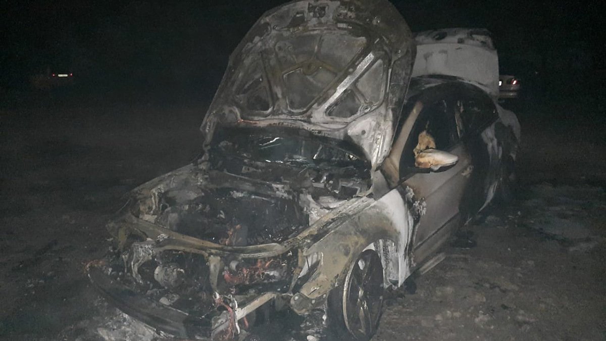 В Днепре на ж/м Тополь-2 ночью сгорел Volkswagen