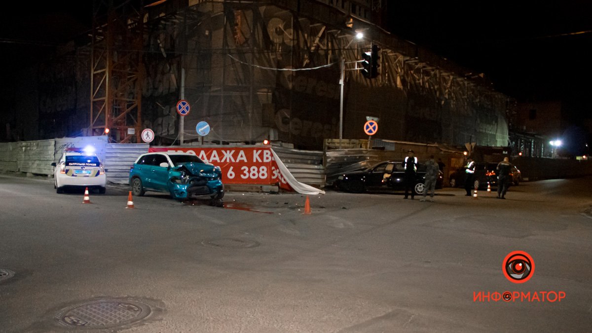 В Днепре на Староказацкой столкнулись Suzuki и Audi: есть пострадавшие