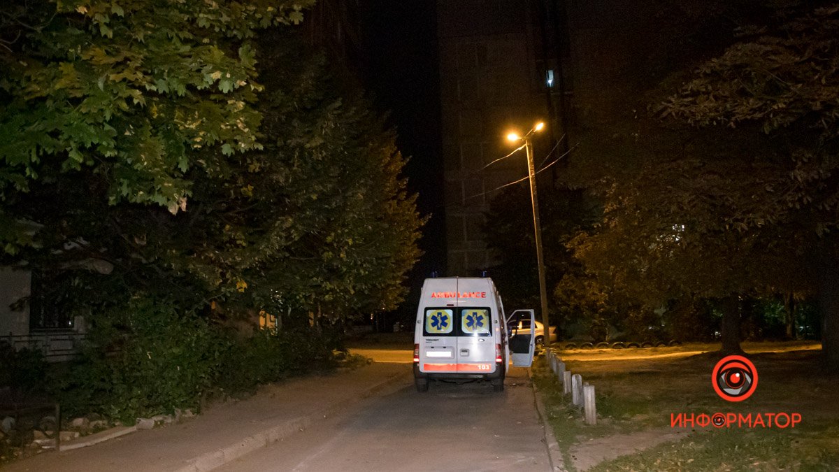 В Днепре на Титова женщина выпала из окна 16 этажа
