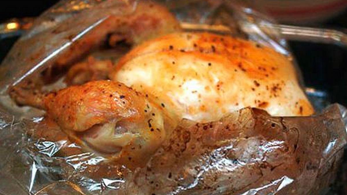 Полезные и вкусные рецепты: как приготовить идеальную курицу в рукаве