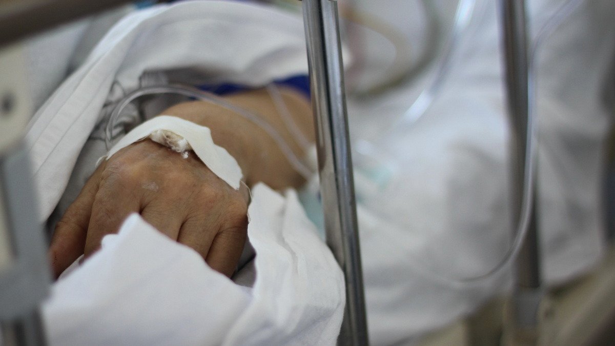 Под Днепром мужчина упал со ступенек в погребе и пролежал там неделю: пострадавший умер в больнице