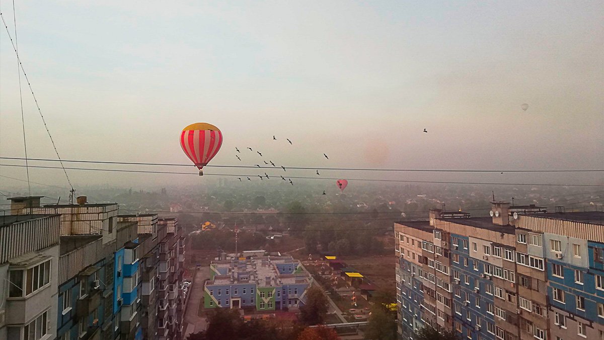 Пока вы спали: в небе над Днепром воздушные шары встречали рассвет