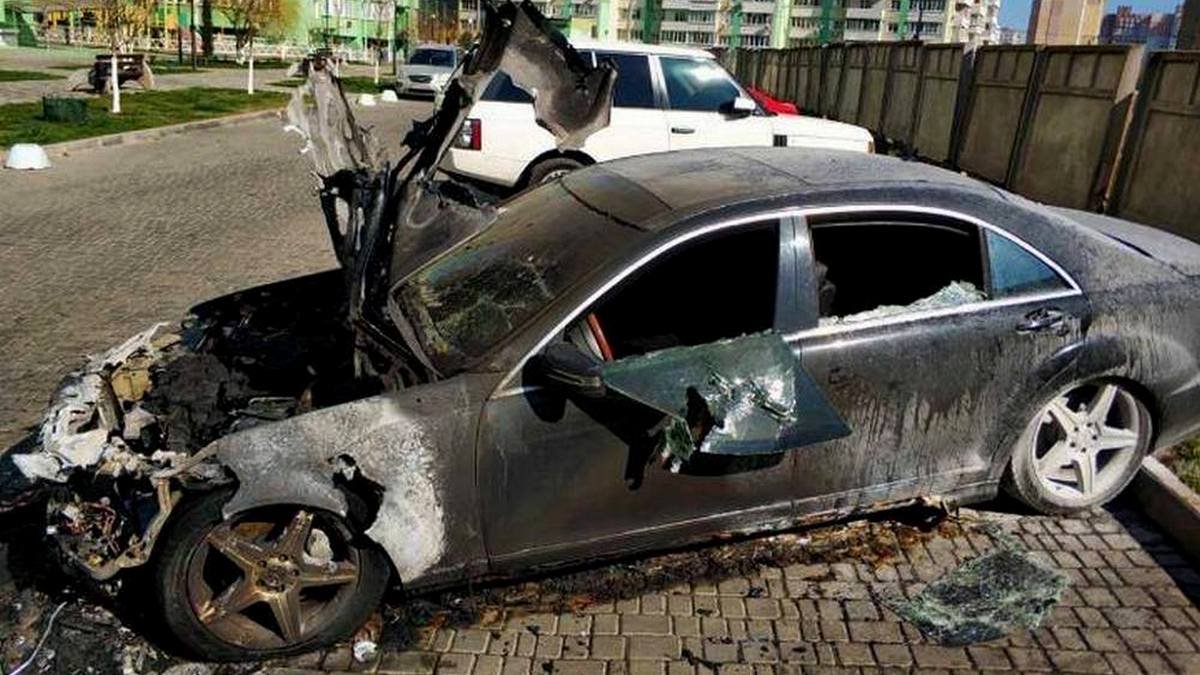 Спасателя из Днепропетровской области подозревают в поджогах элитных авто в Одессе