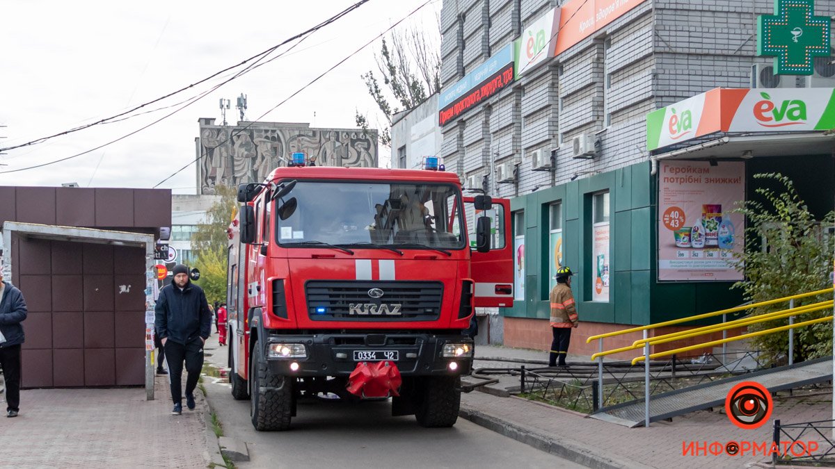 В Днепре на Калиновой горят складские помещения магазина EVA