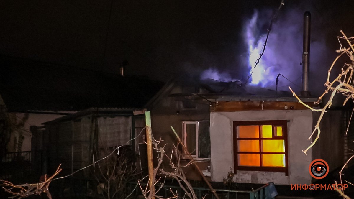 В Днепре на улице Побежимова горел частный дом