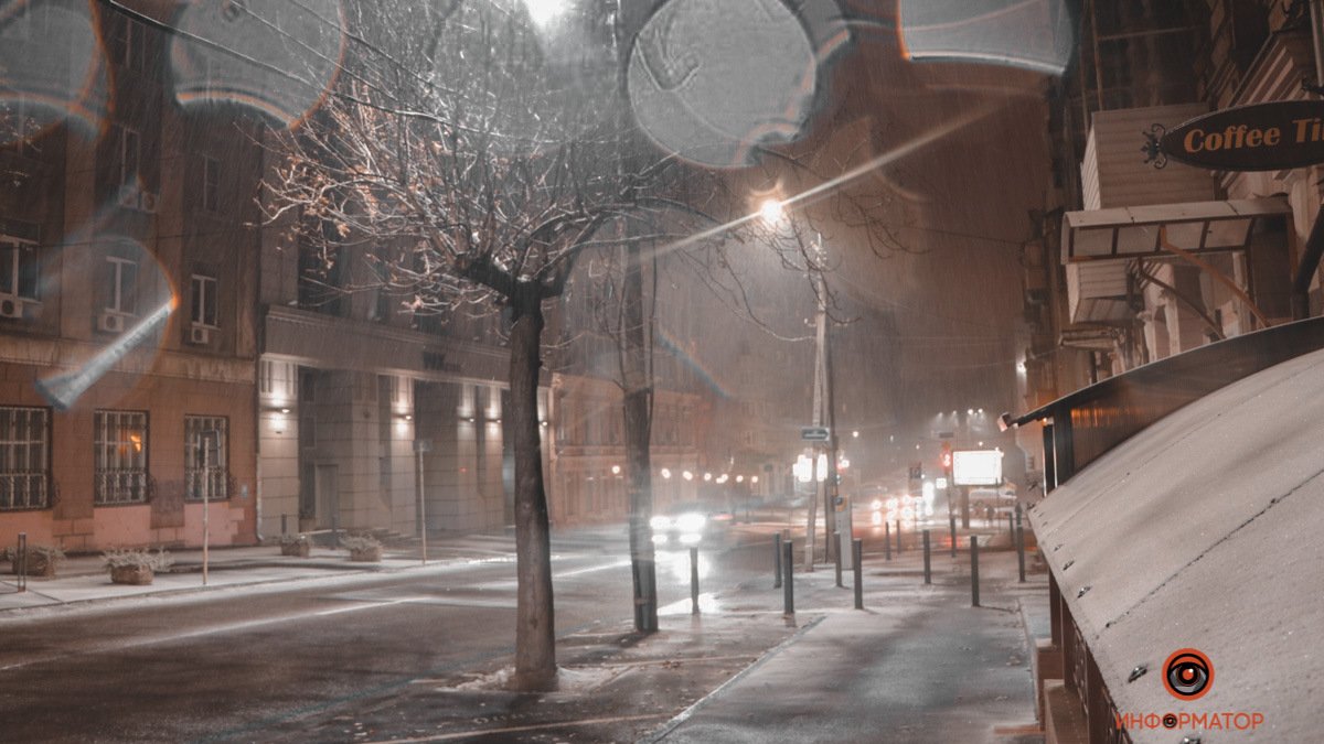 Днепр засыпает снегом: как выглядит город под белым «покрывалом»