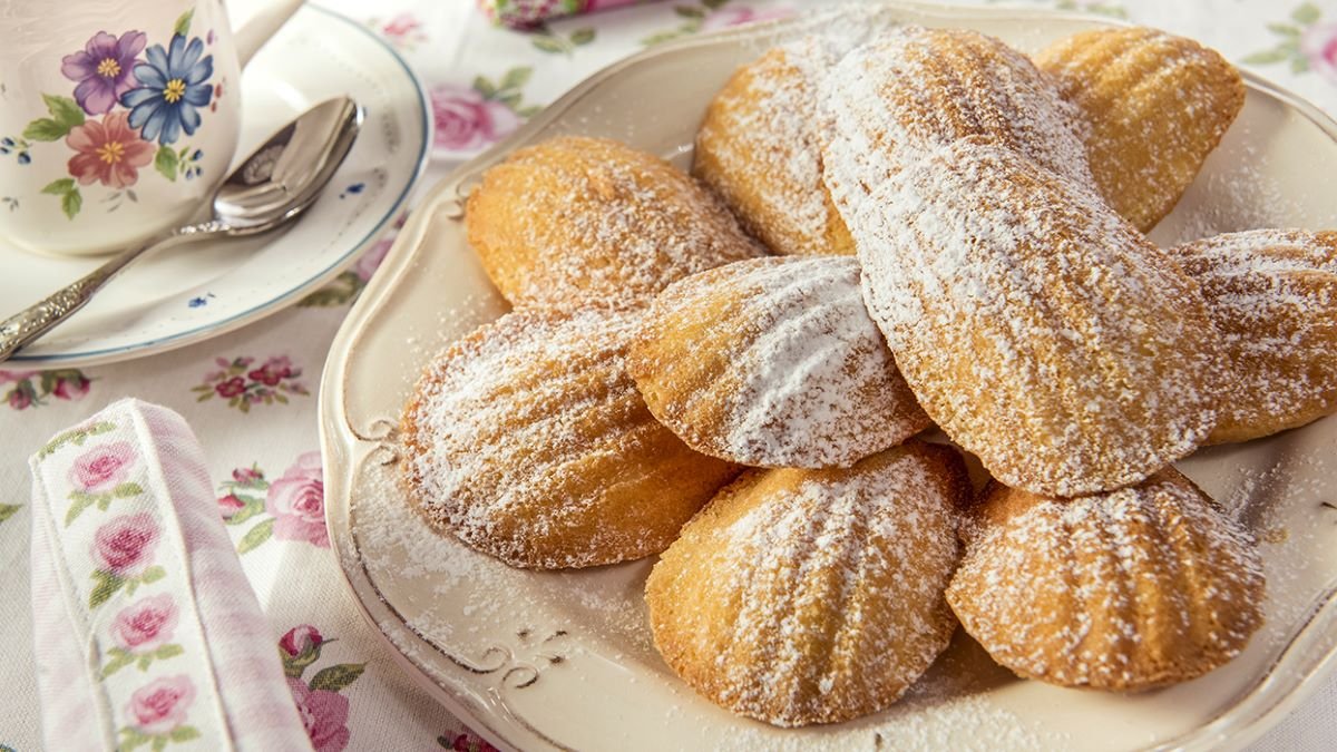 Простые и вкусные рецепты: как приготовить французское печенье "Мадлен"