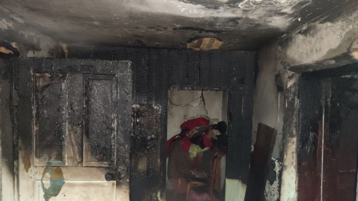В Кривом Роге сгорел дом: пострадали двое детей