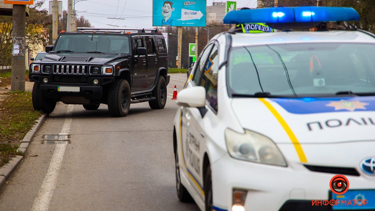 В Днепре на Гальченко мужчина выскочил под колеса Hummer