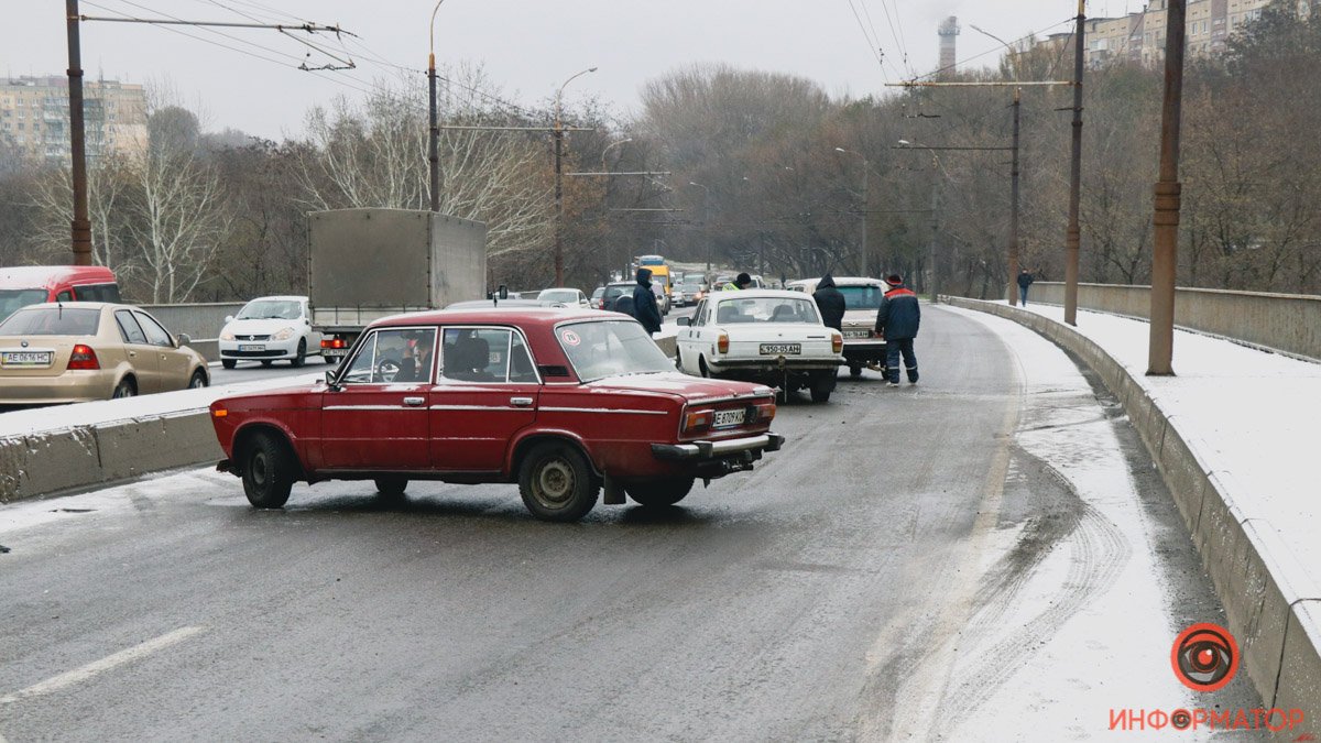 В Днепре на проезде Гальченко столкнулись 4 машины