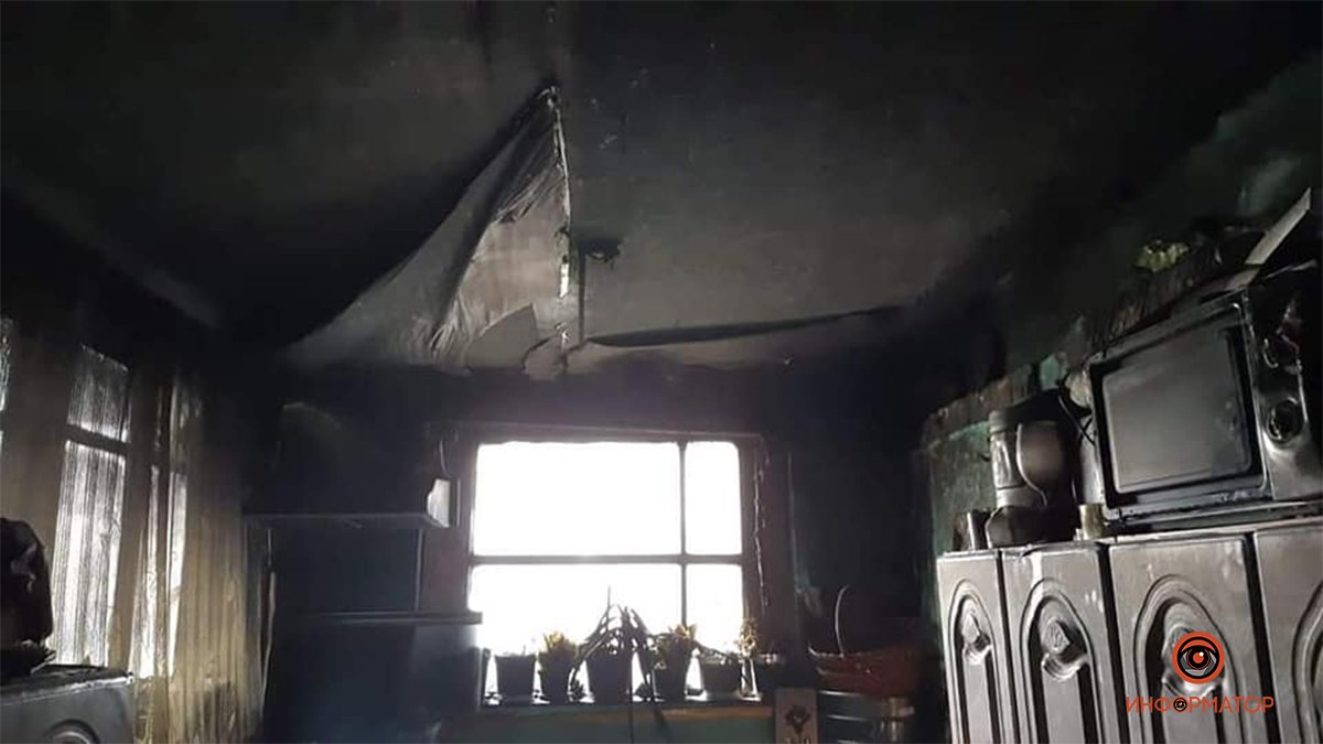 В Обуховке из-за пожара мама с тремя детьми осталась без крыши над головой: нужны стройматериалы и техника