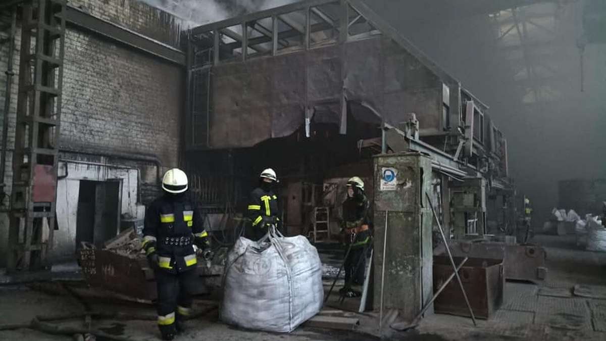 В Днепре на территории "Днепротяжмаш" загорелись 4 тонны масла