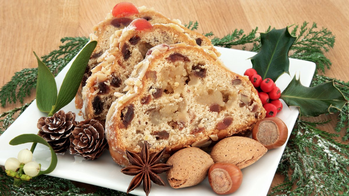 Простые и праздничные рецепты: как приготовить рождественский штоллен