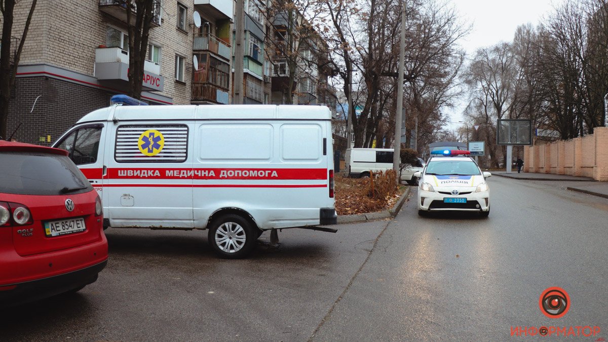 В Днепре на Феодосиевской водитель Volkswagen сбил девушку