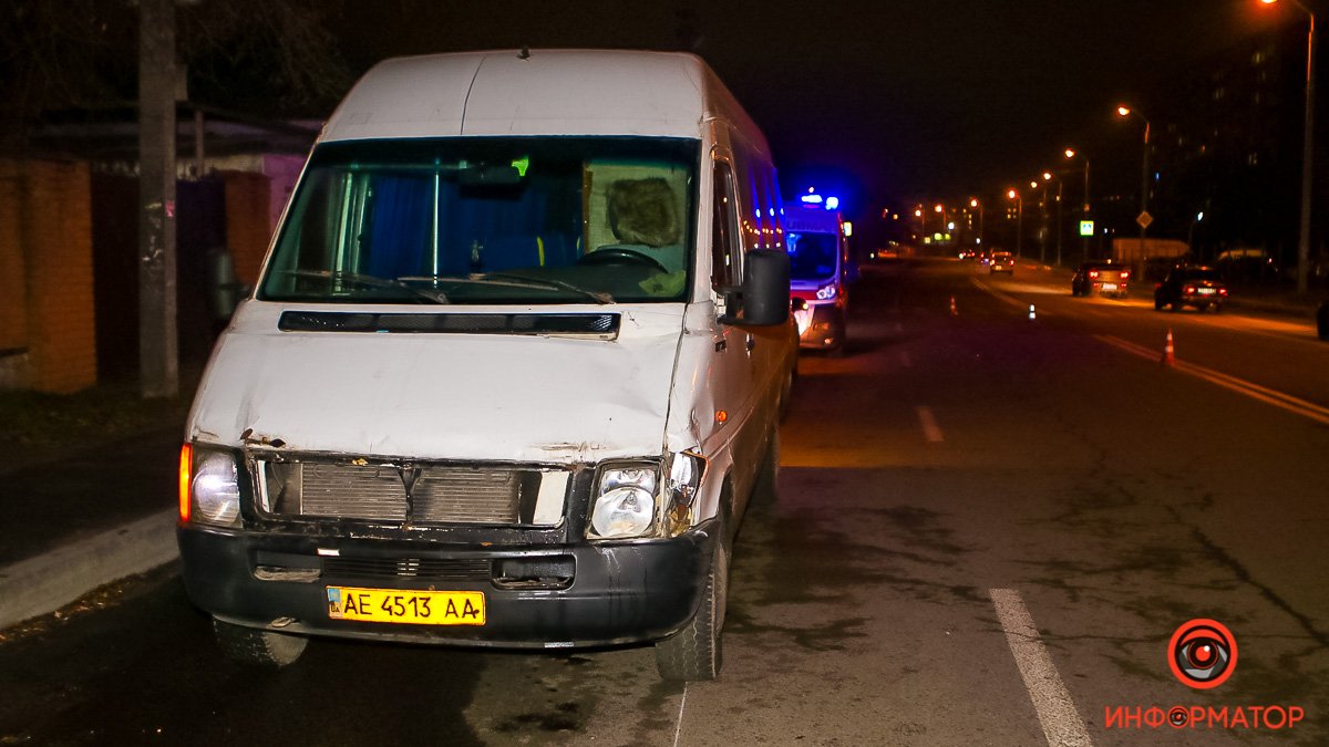 В Днепре на проспекте Свободы Volkswagen сбил мужчину: пострадавший умер в скорой