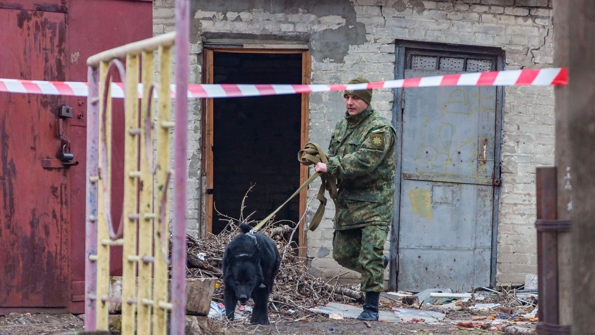Под Днепром мужчина убил знакомого, спрятал тело в заброшке и пытался сжечь его телефон