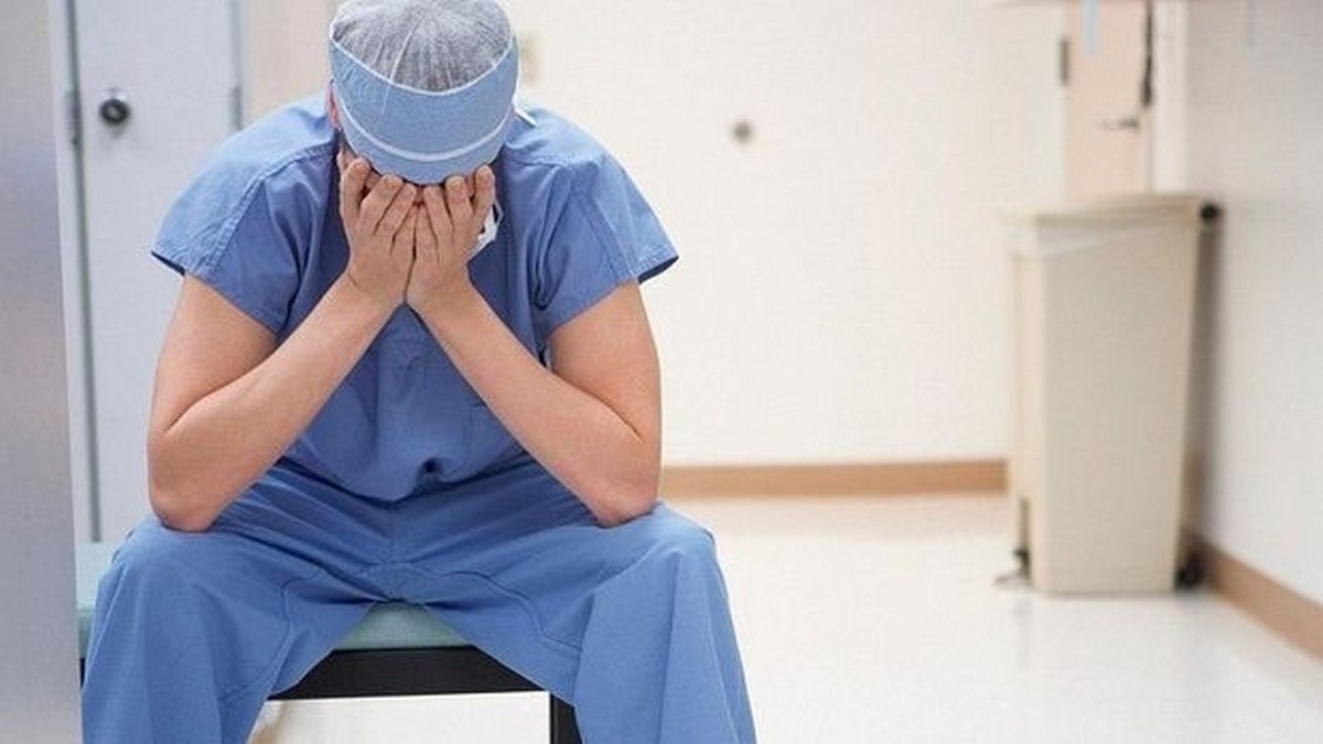 В Каменском пациент на гемодиализе избил медсестру, которая попросила его пересесть