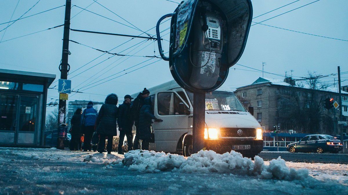 В Днепре из-за снежной погоды придется дольше ждать общественный транспорт