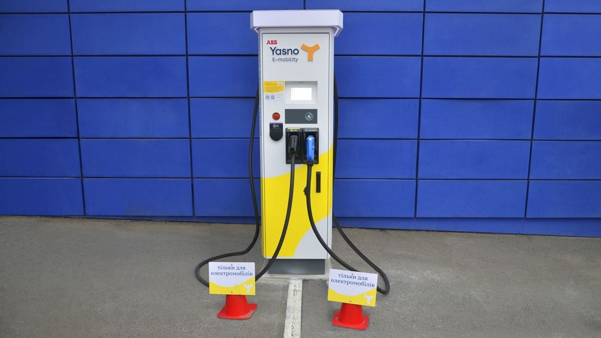 В Днепре электроавтомобилисты могут зарядить авто за 20 минут на зарядке YASNO E-mobility