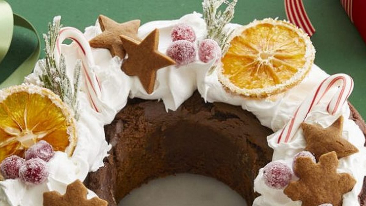 Простые и праздничные рецепты: как приготовить кекс «Заснеженный венок»