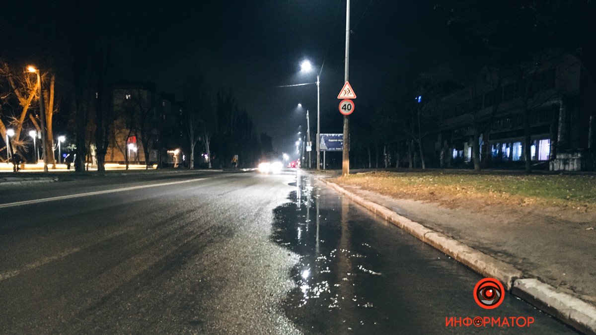 В Днепре проспект Калнышевского заливает водой