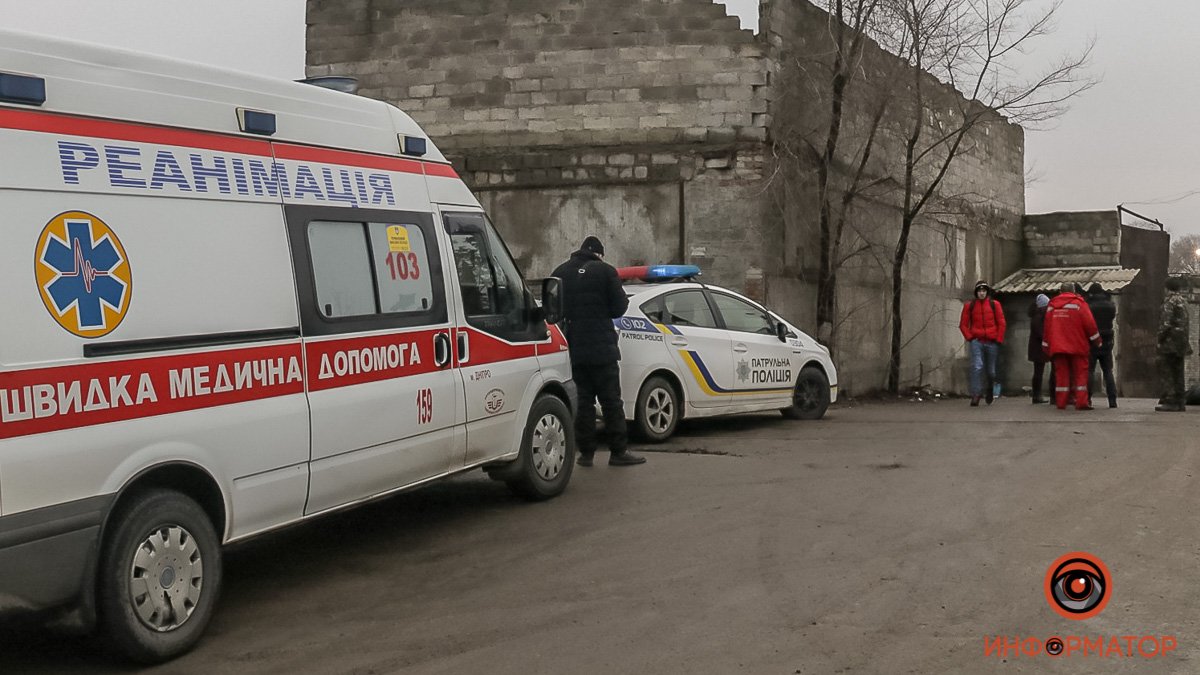 В Днепре на проспекте Хмельницкого недалеко от завода нашли тело мужчины
