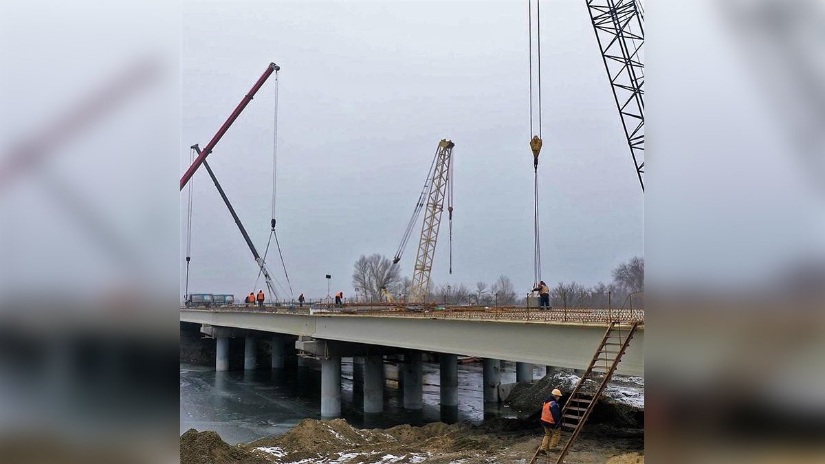 На трассе Н-31 Днепр-Решетиловка-Киев строят мост и развязку