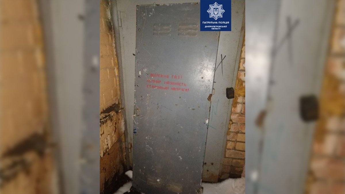 В Днепре мужчина украл металлическую дверь, чтобы сдать ее на металлолом