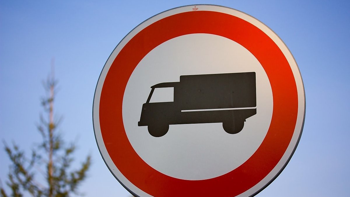 В Днепре собираются запретить проезд грузовиков на нескольких улицах